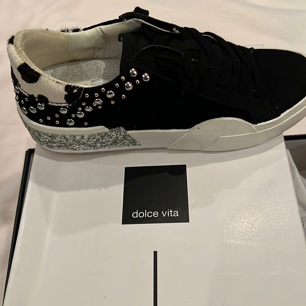 Gorgeous Dolce Vita sneakers size 6 new in box